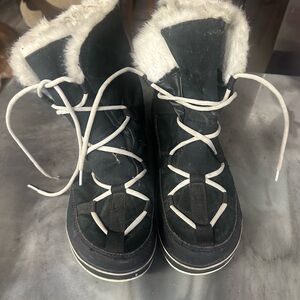 Sorrel snow boots